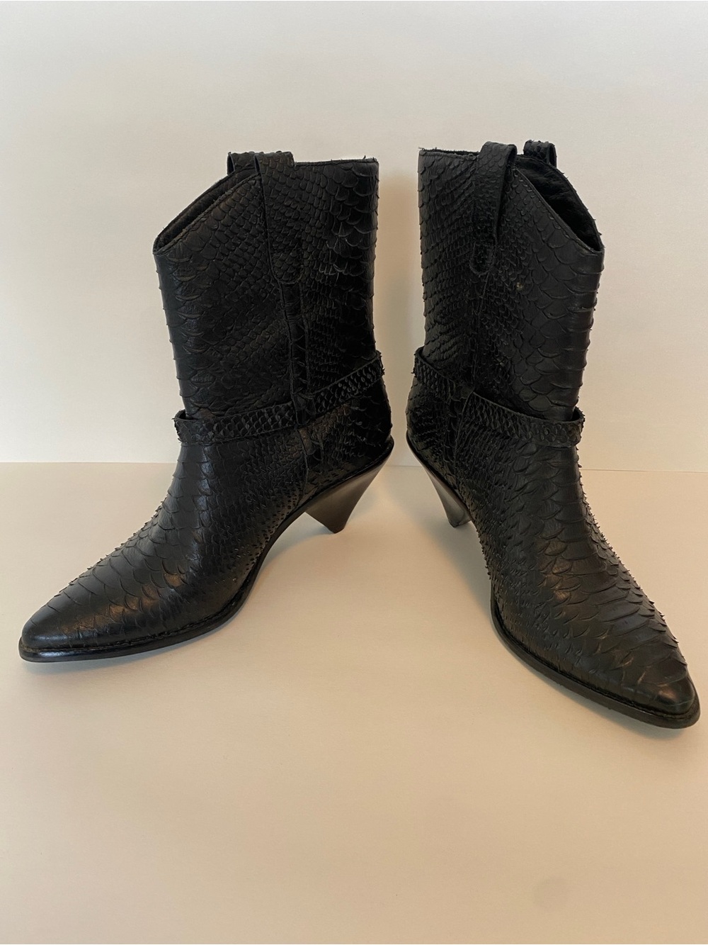 Matisse Black Textured Pointed-Toe Western Heeled Boots